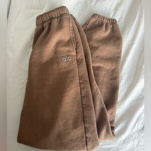 Alo Accolade Sweatpant Toasted Almond